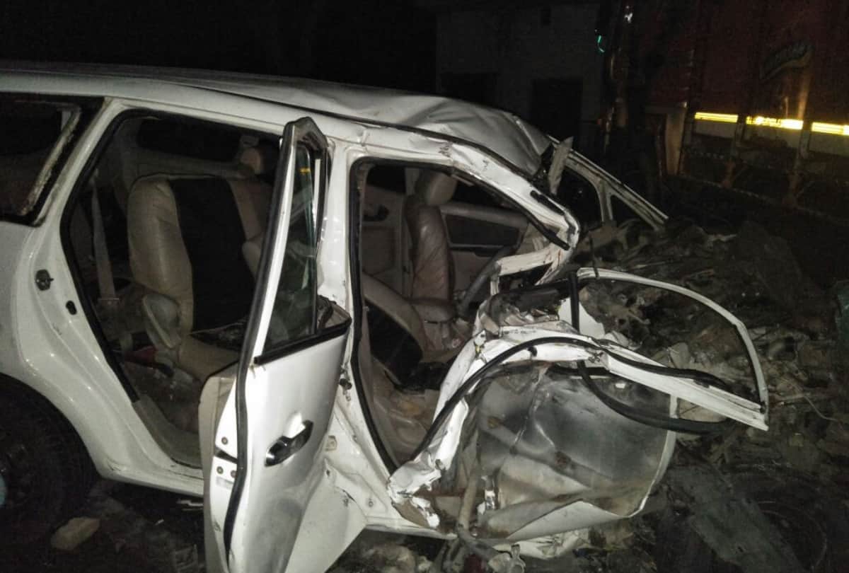 innova car hit by a truck in raebareli five people dead 