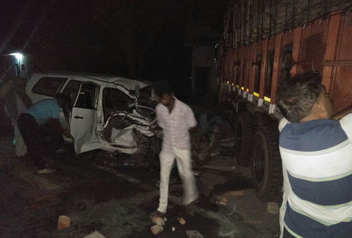 innova car hit by a truck in raebareli five people dead 