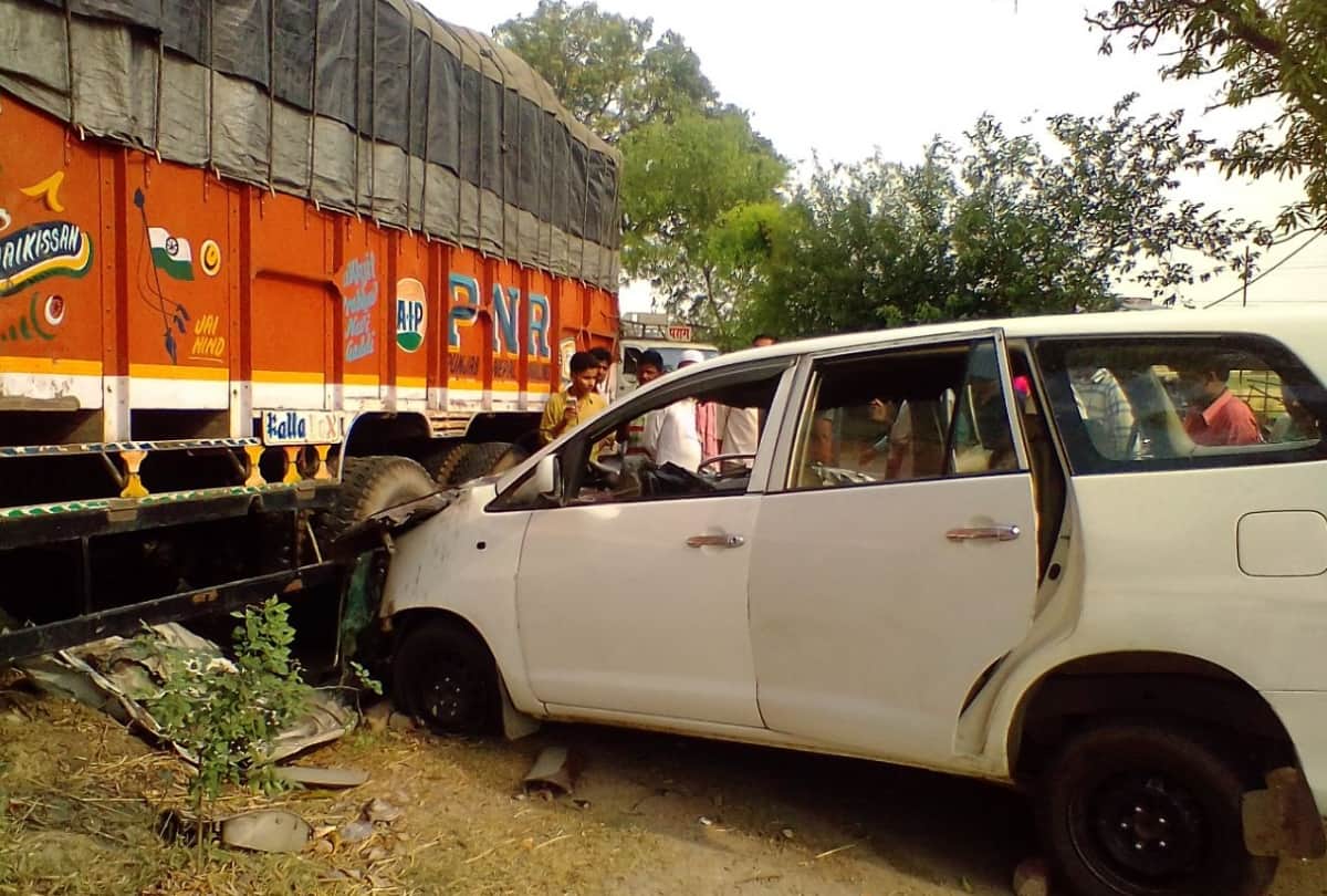 innova car hit by a truck in raebareli five people dead 