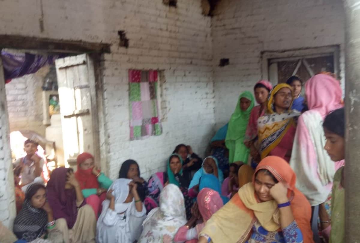 Mosque tower collapsed in balrampur, mother-son died, two children injured 