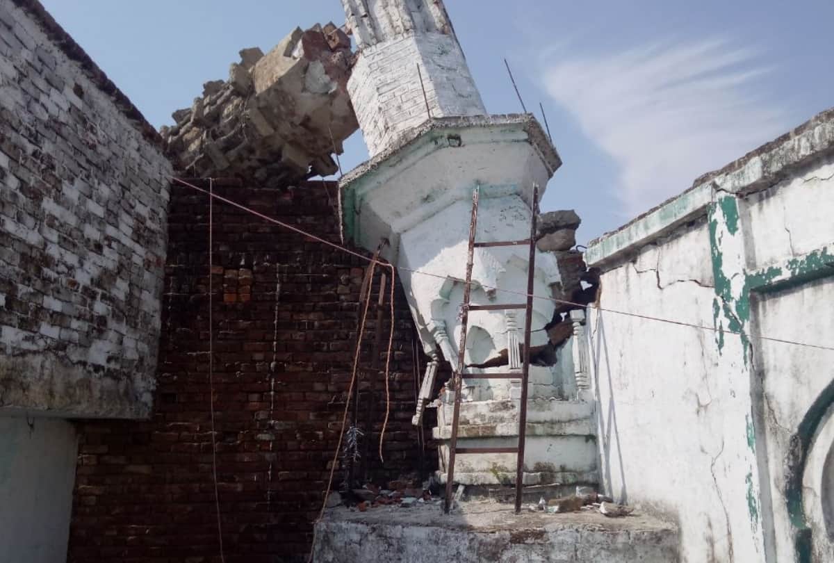 Mosque tower collapsed in balrampur, mother-son died, two children injured 