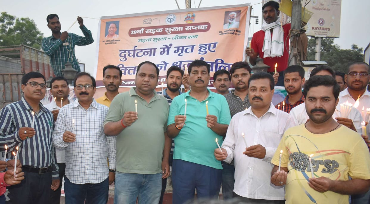 यातायात नियमों का पालन करने का दिलाया गया शपथ