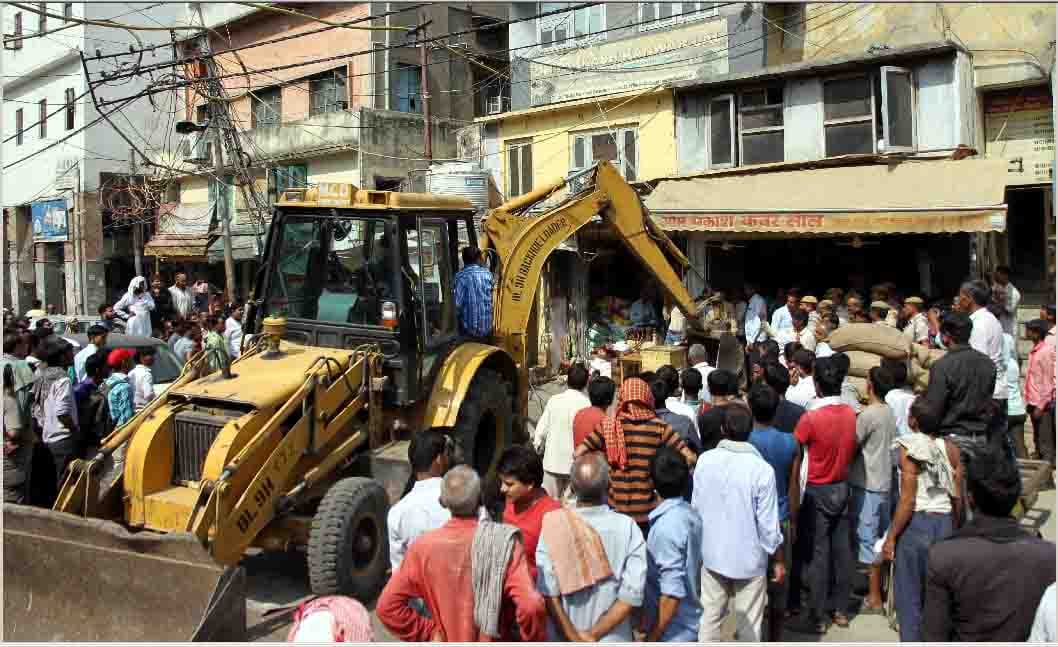 मेहता कॉलोनी के अस्थायी निर्माण पर चला प्रशासन का डंडा