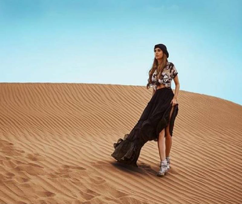 esha gupta latest summer photoshoot pics viral