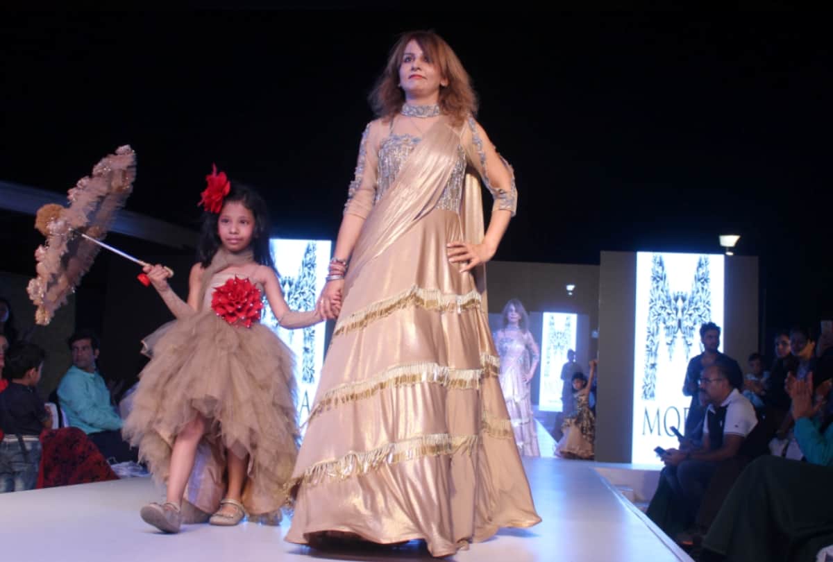 view pics of fashion show at garden galleria noida