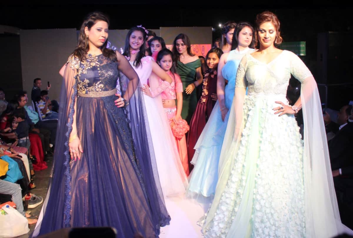 view pics of fashion show at garden galleria noida