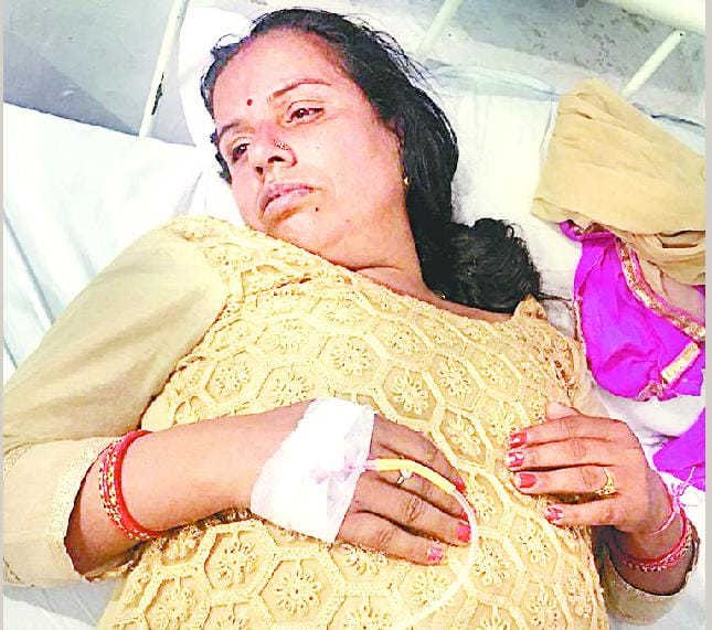 जमसाई के पास पिकअप पलटी, 13 महिलाओं समेत 15 घायल