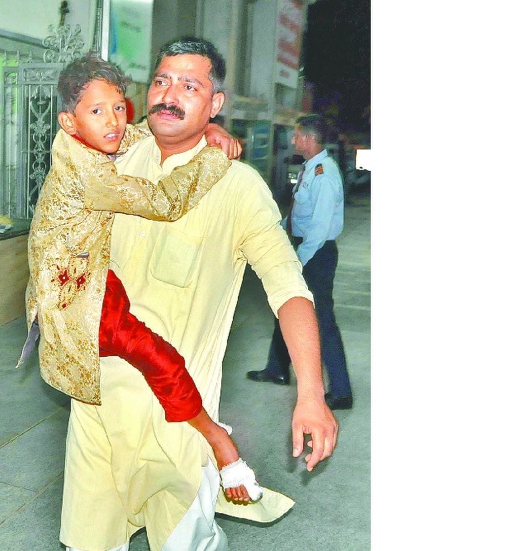 agra police and ambulances reached late for relief