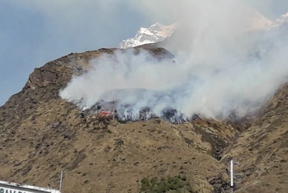fire on  mountain of Badrinath Dham during the chardham yatra 2018