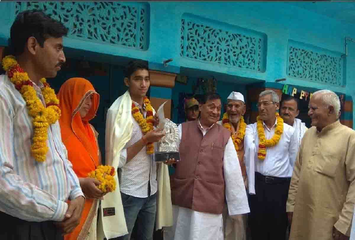 Union Minister of State Sadhvi reaches to Rajneesh's home
