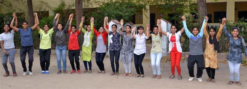 girl's top in UP board exam