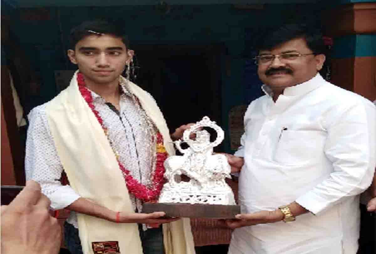 Union Minister of State Sadhvi reaches to Rajneesh's home