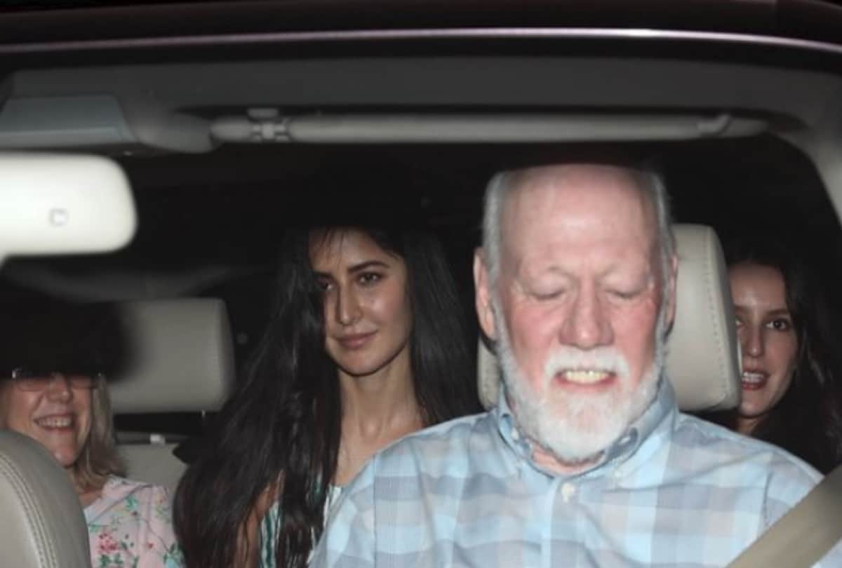 Katrina Kaif spotted with sister Isabella and parents in Bandra restaurant 