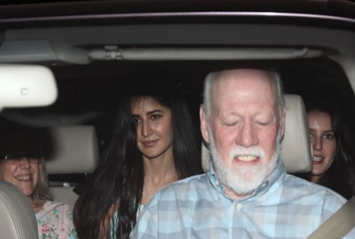 Katrina Kaif spotted with sister Isabella and parents in Bandra restaurant 
