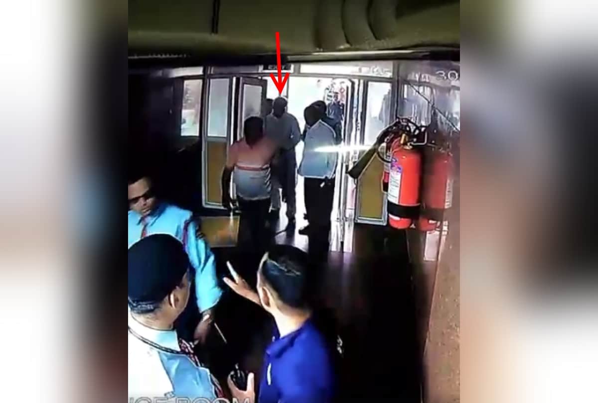 lalu reaches with some people to aiims pathlab after aiims director and broke gate photos