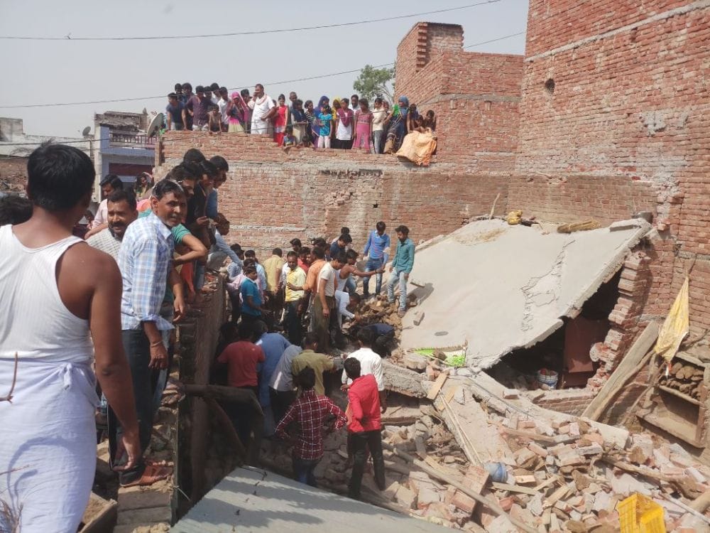 cylinder explosion inside the house in firozabad 