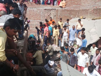 cylinder explosion inside the house in firozabad 