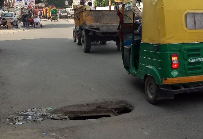 manhole in Budaun giving invitation to accident
