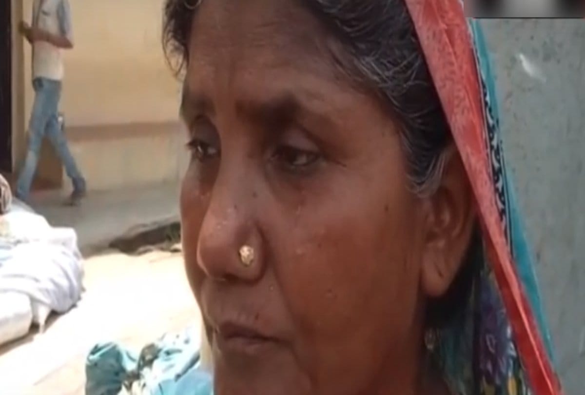 Mother and daughter living in a well for fifteen years in banda 