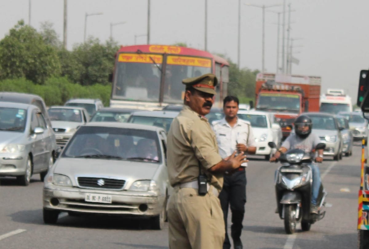 seven cars collided with each other at noida-greater noida expressway