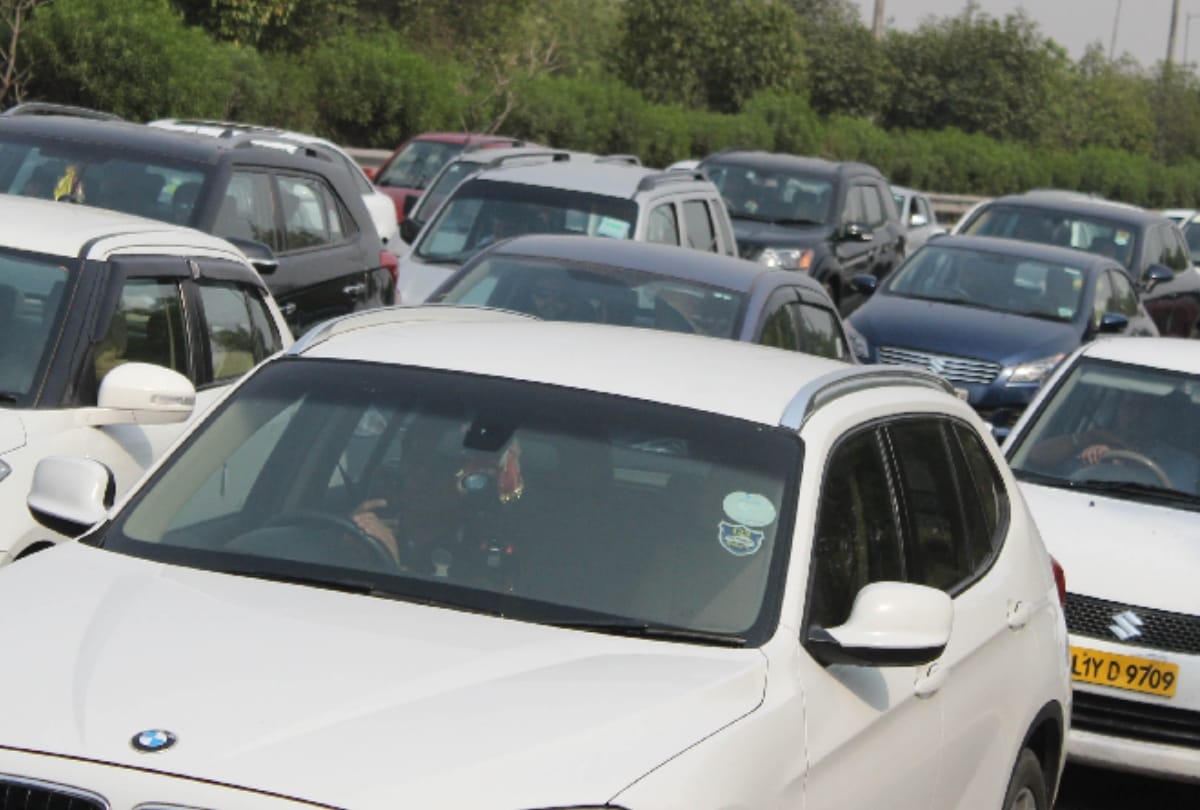 seven cars collided with each other at noida-greater noida expressway