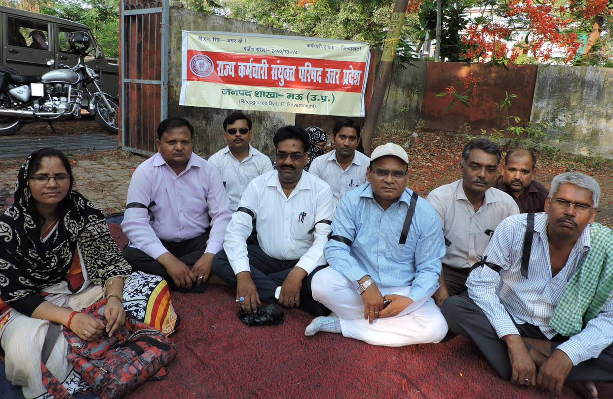 Demand for implementing old pension system