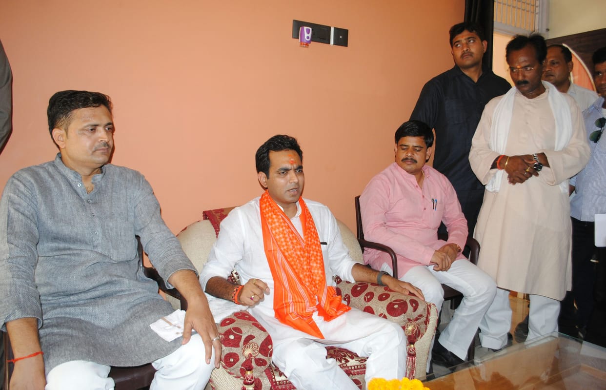 up bjp mla pankaj singh get extortion messages on whatsapp delhi ncr