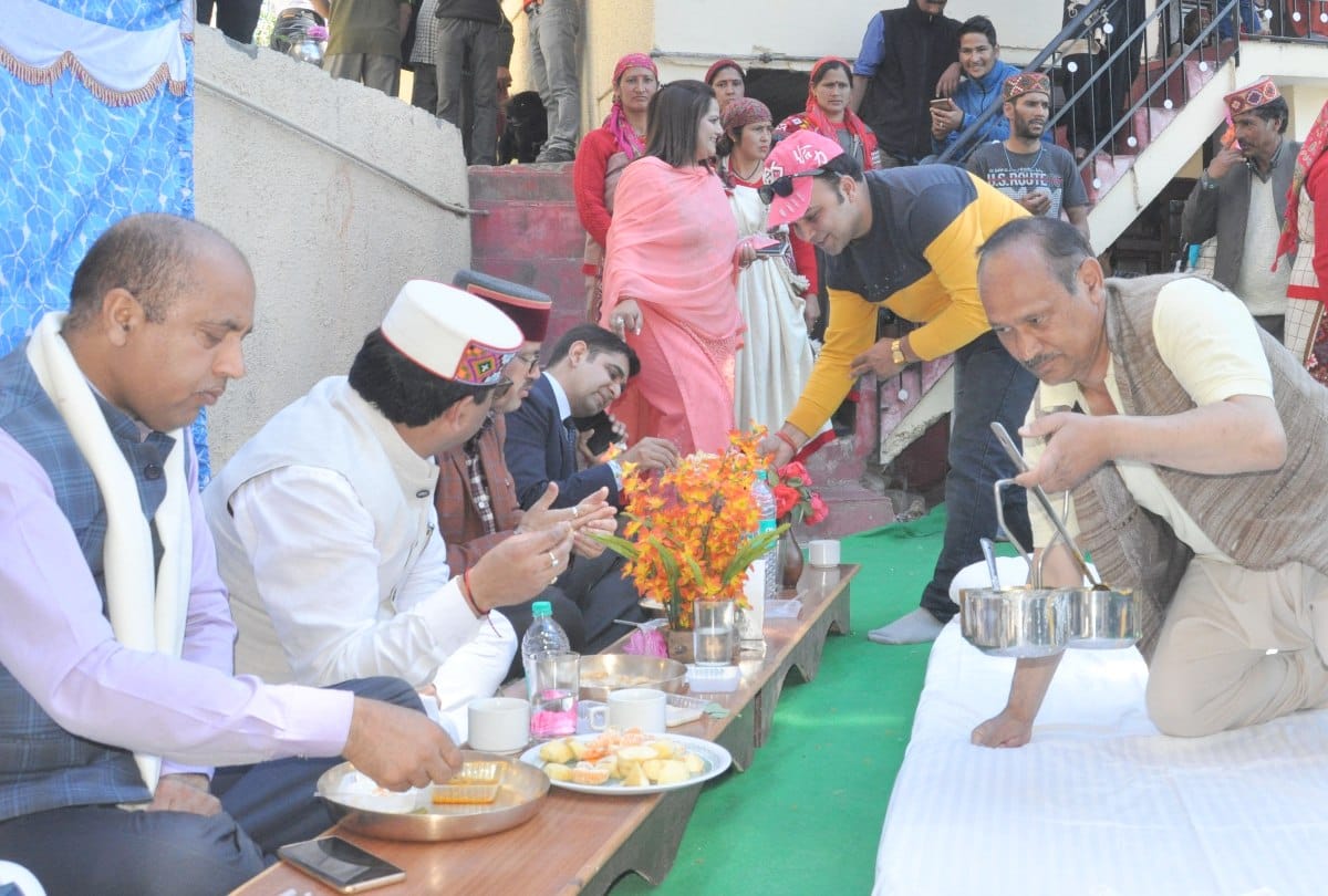 CM Jairam Thakur eat food in Dalit people house Kullu Himachal Pradesh
