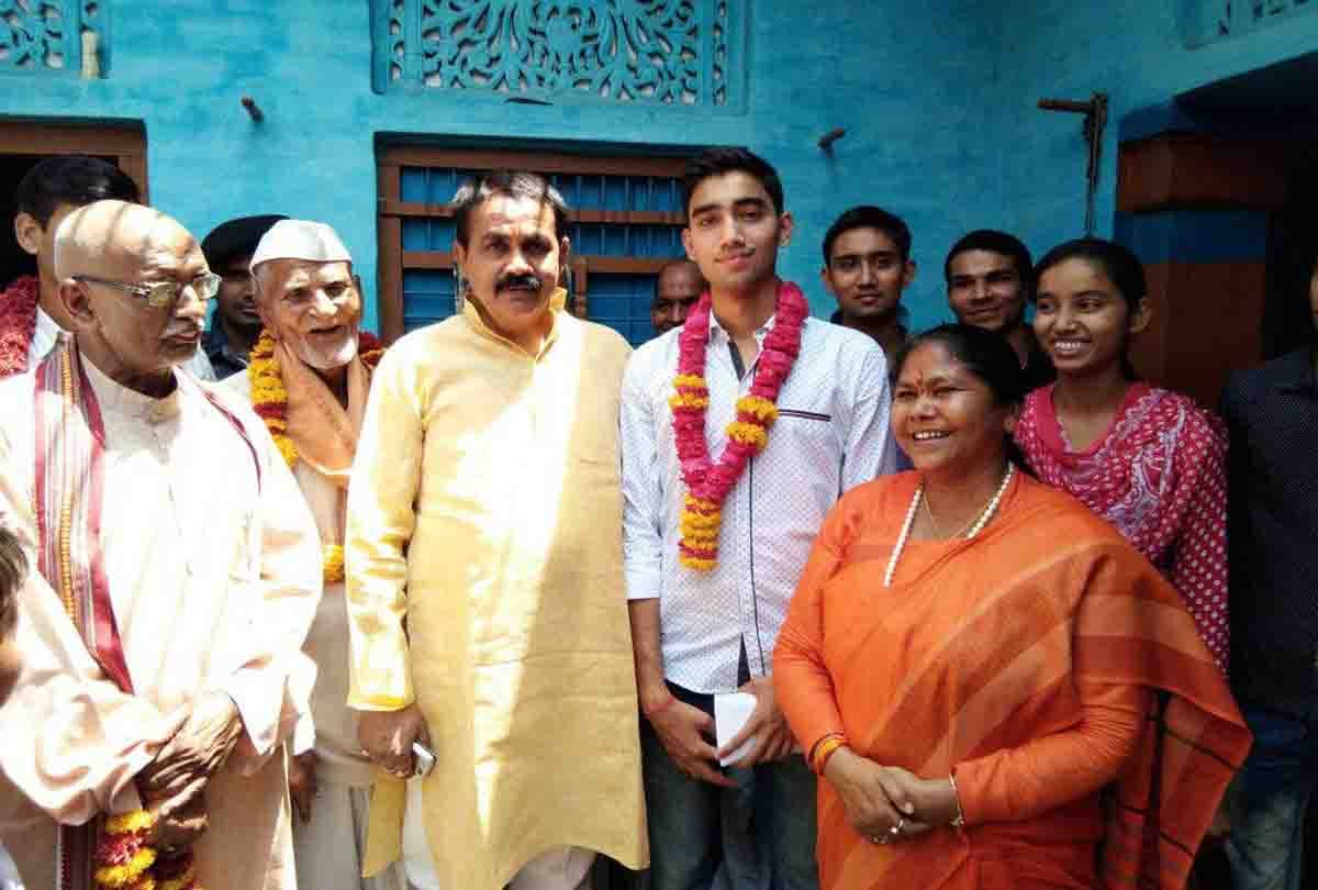 sadhvi niranjan jyoti meets up board 12th topper
