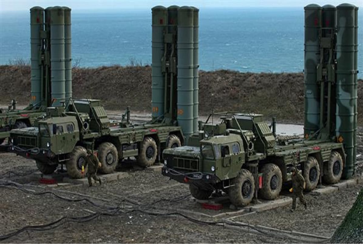 despite sanctions from America India continues its expansive defence relationship with Russia