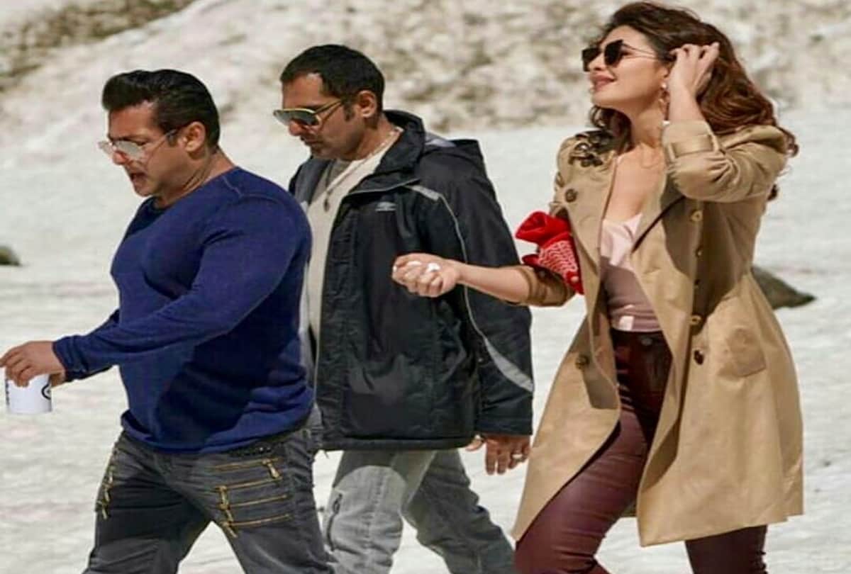 bobby deol in towel for salman khan race 3 shooting photos goes viral