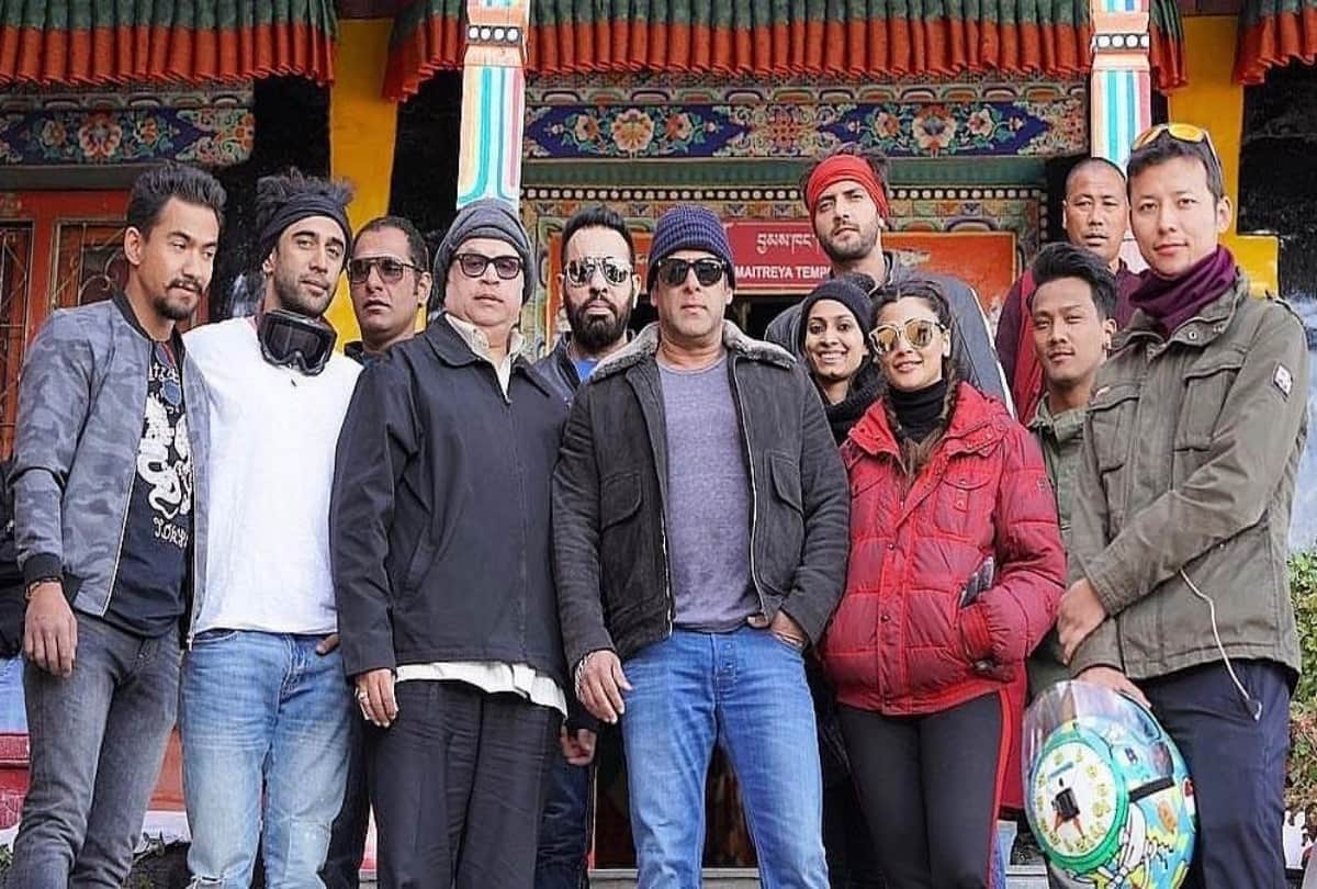 Race 3 Shooting In Leh Ladakh Salman Khan And Jacqueline Fernandez Enjoy Bike Ride With Shera