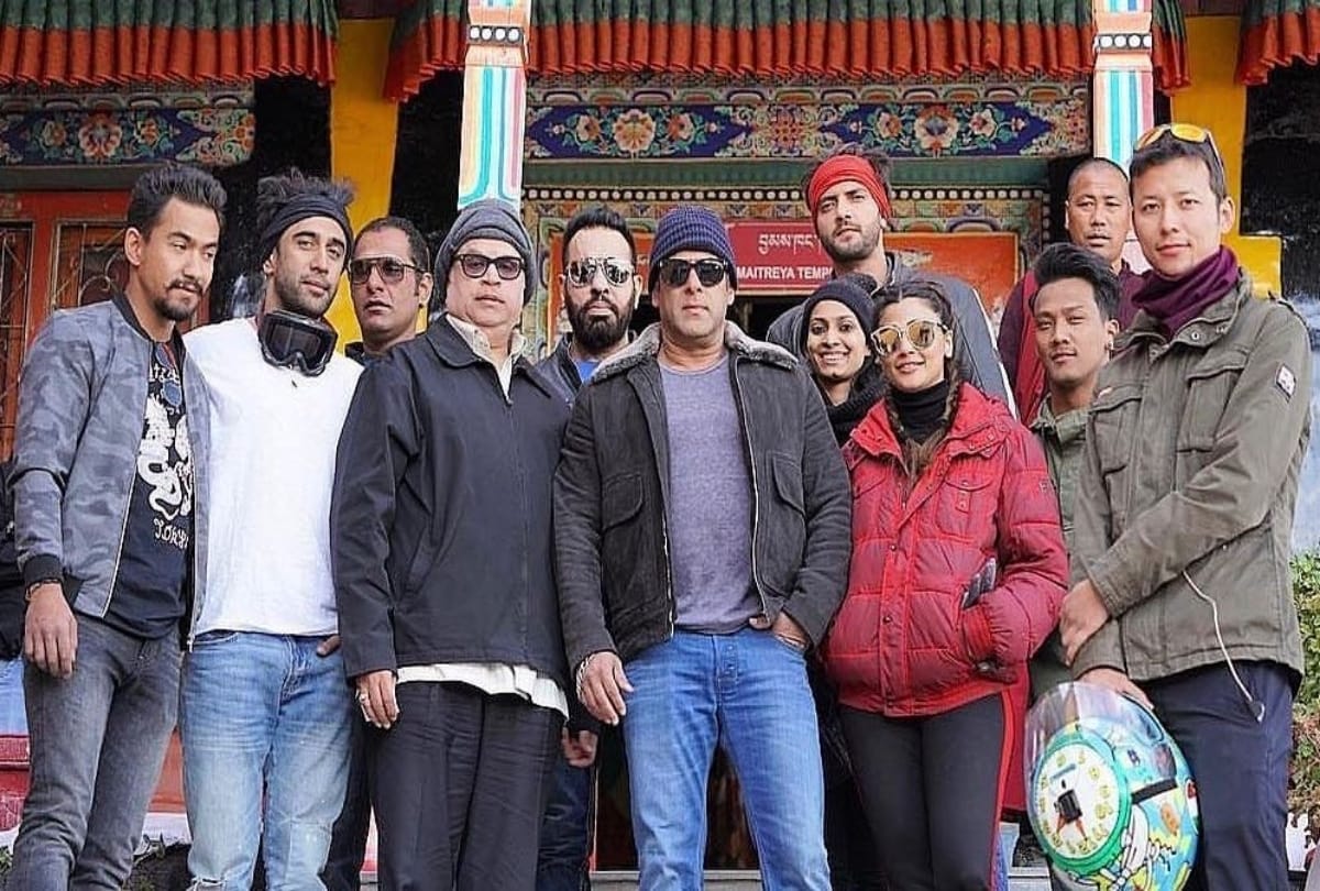 Race 3 Shooting In Leh Ladakh Salman Khan And Jacqueline Fernandez Enjoy Bike Ride With Shera