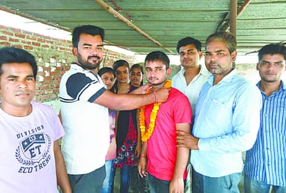 vinay of sitapur and shani of gonda ranked third in UP board highschool exam 