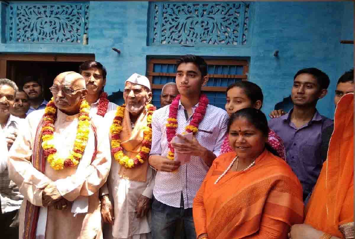Union Minister of State Sadhvi reaches to Rajneesh's home