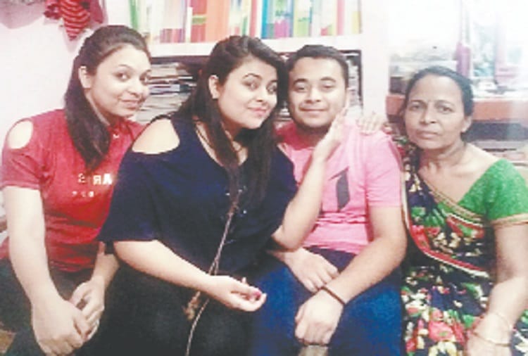 UP Board Result 2018: Girls passed the exam in bad times