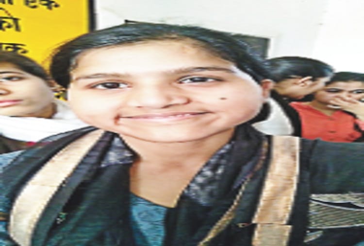 UP Board Result 2018: Girls passed the exam in bad times