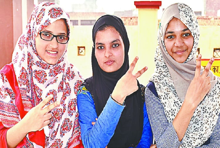 UP Board Result 2018: Girls passed the exam in bad times