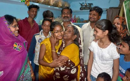 Son and daughter of farmers top in up board result at varanasi