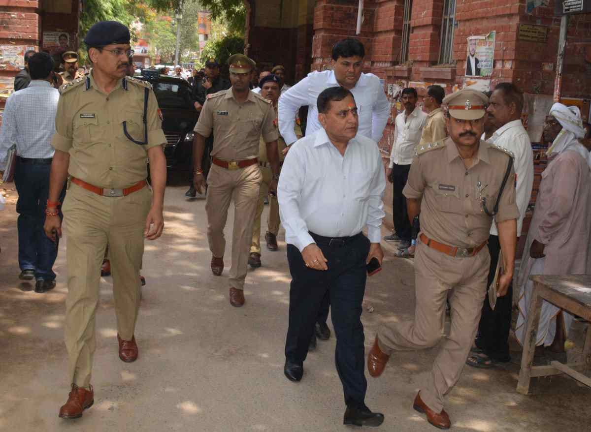 UP police DGP OP singh present in varanasi court