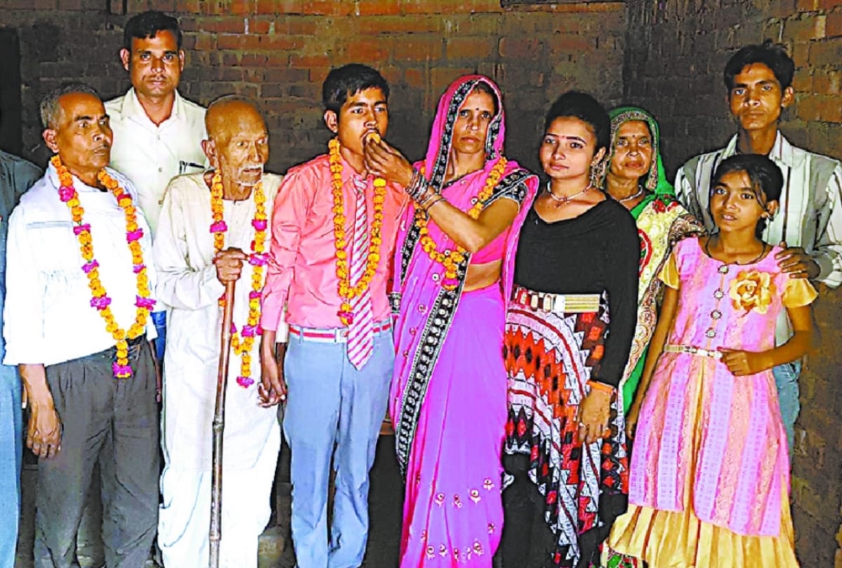 vinay of sitapur and shani of gonda ranked third in UP board highschool exam 