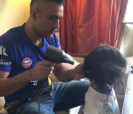 Ms Dhoni set Daughter Ziva hairstyle video viral