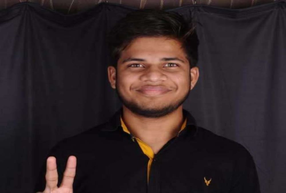 Shopkeeper son Akshat Vijay become engineer after passing jee mains 2018, Dehradun