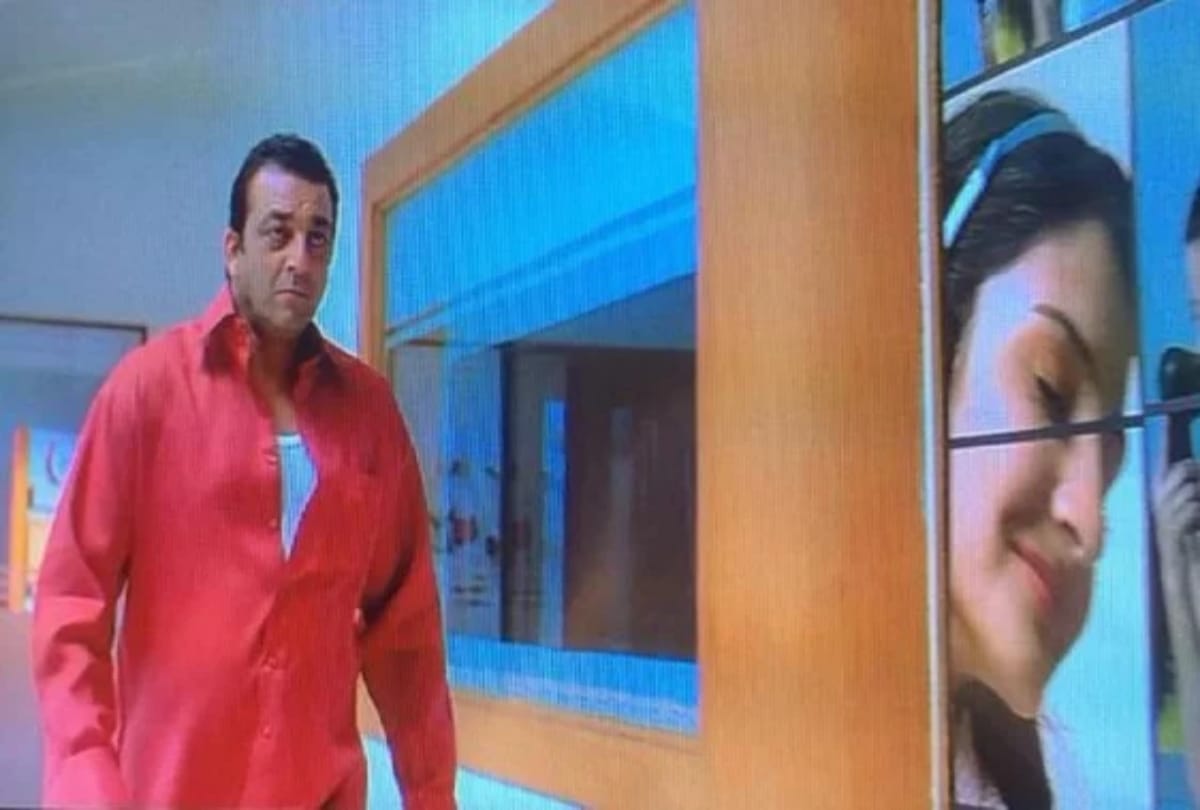 how Anushka Sharma in school reveals her junior 