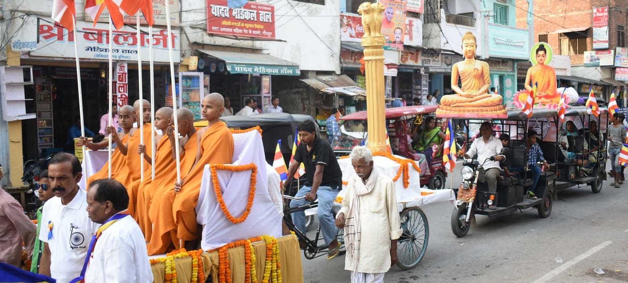 बुद्द पूर्णिमा पर  भगवान गौतम बुद्ध की निकली भव्य शोभायात्रा