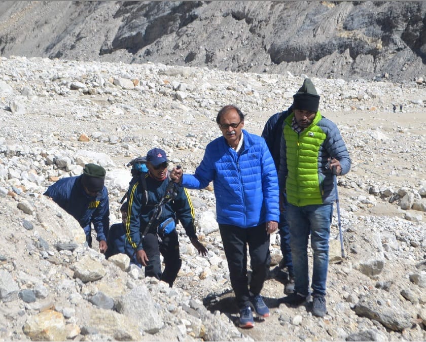 uttarakahnd Chief Secretary reached Gangotri Glacier by walk