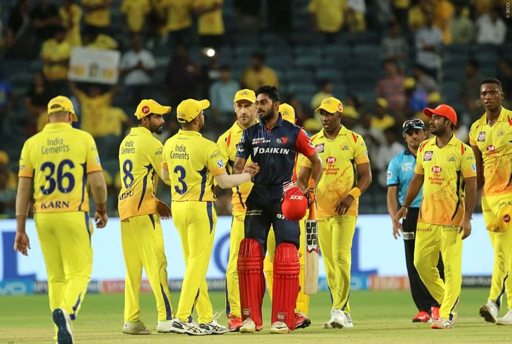 IPL 2018: MS Dhoni loses his cool after Dwayne Bravo gets hit for a maximum in cskvmi match at pune 