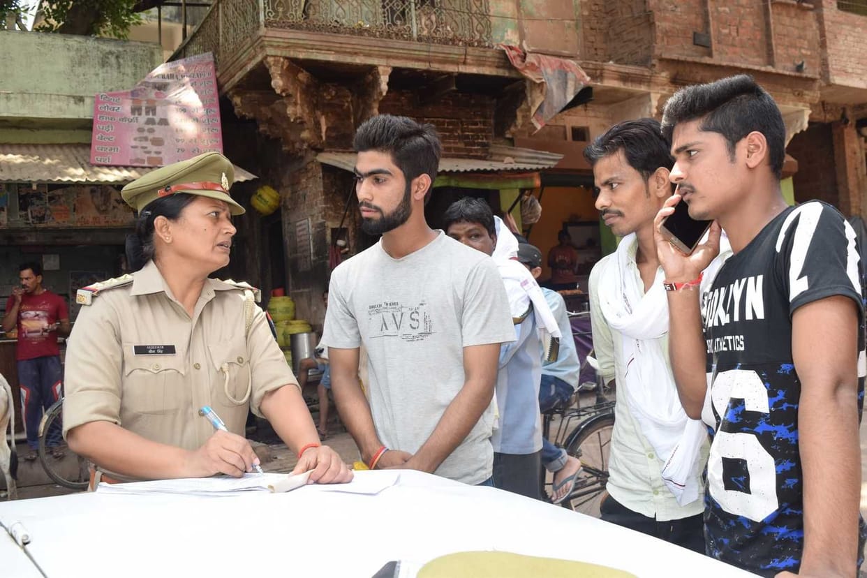 नगर में एंटी रोमियों के तहत चला अभियान