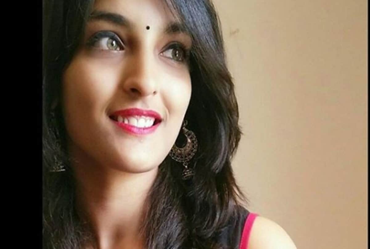 IPL 2018: Mystery girl who supports SRK and RCB secret revealed