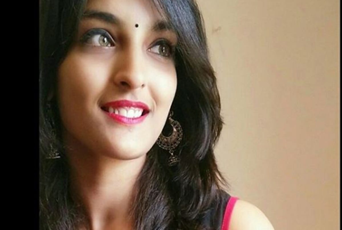 IPL 2018: Mystery girl who supports SRK and RCB secret revealed